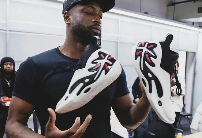 贴地斩助国米取胜，卡洛斯-奥古斯托打进生涯欧冠处子球（卡洛斯-奥古斯托欧冠首球，贴地斩助国米告捷）