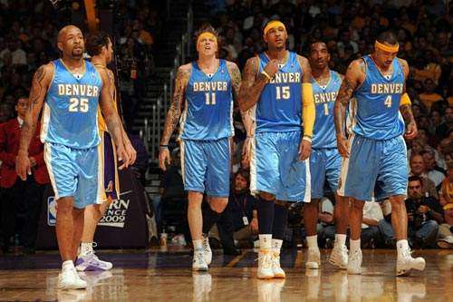 骑士上半场出现11次失误，米切尔15分紧咬比分（骑士上半场出现11次失误，米切尔砍下15分紧追比分）