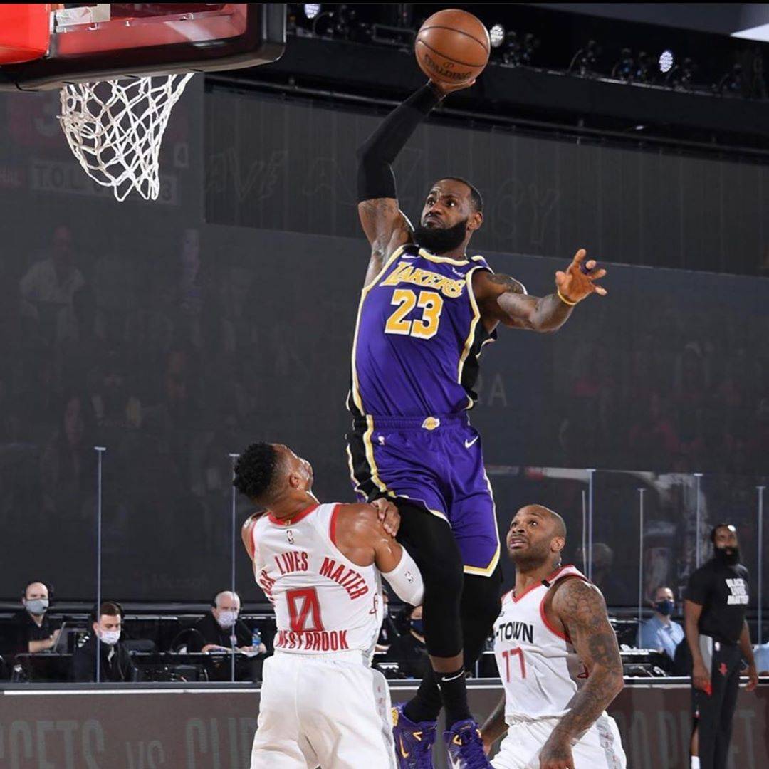 广东男篮防守反击轻取上海（广东男篮依靠防守反击轻松击败上海）