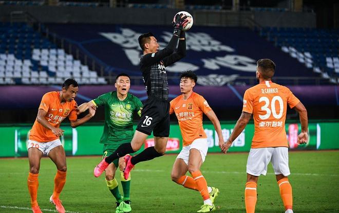 足球报：海港有意杨希，徐彬留洋仍存不确定，西海岸资金有困（足球报：海港相中杨希，徐彬留洋前景未明，西海岸资金吃紧）