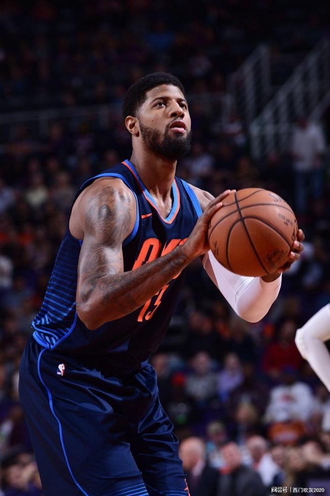 斯玛特退防失误，朱利安·尚帕尼抓住机会（斯玛特回防出现疏漏，朱利安·尚帕尼趁机得手）