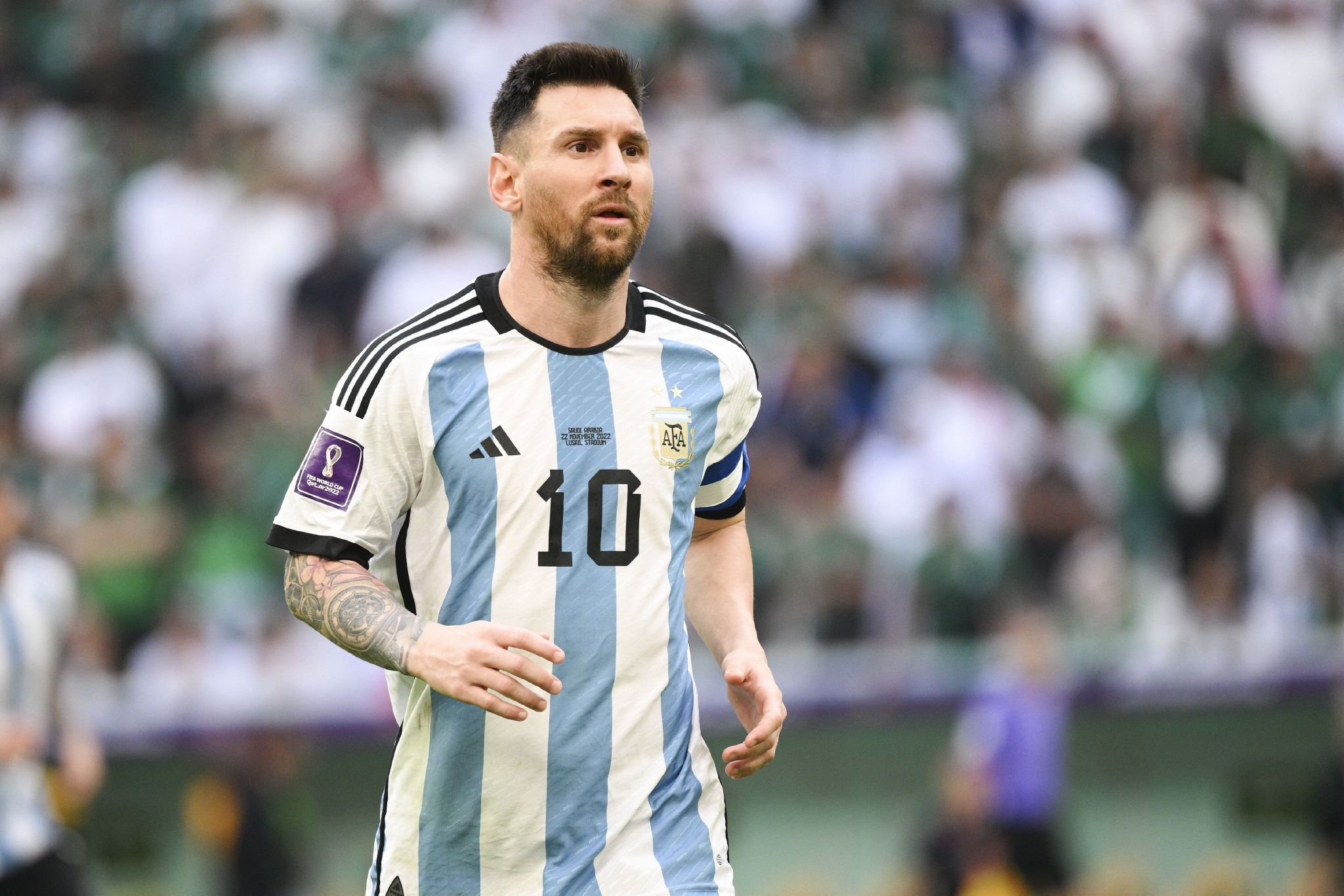 英乙球队连续两辆大巴爆胎，最终全队打车前往客场（英乙队两辆大巴相继爆胎，全队改乘出租车赴客场）