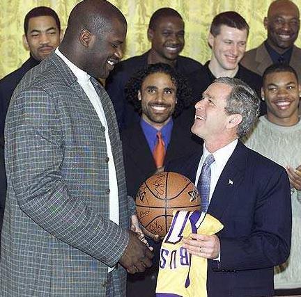 福克斯：我从高中就开始和布伦森交手，不可能真正把他限制住（福克斯：与布伦森从高中就打起，想真正限制他几乎不可能）