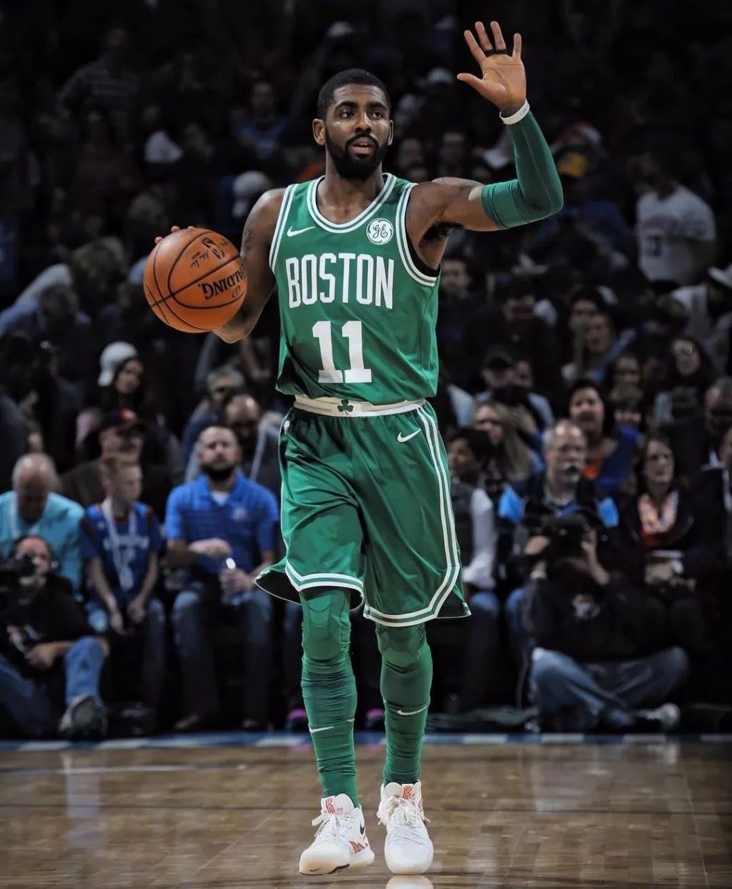 NBA战报：米切尔27分，骑士141-118大胜鹈鹕（NBA快讯：米切尔砍下27分，骑士141-118轻取鹈鹕）