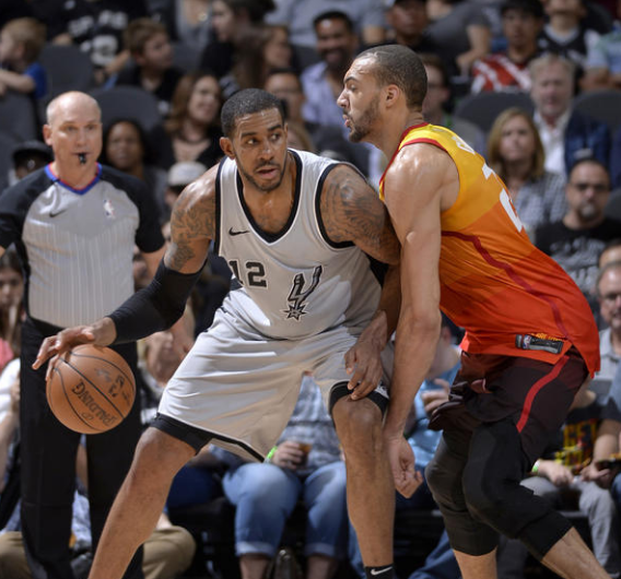 北京市足协贺信：国安用金灿灿的奖杯回应了首都广大球迷的期待（北京足协发贺信：国安以金杯兑现首都球迷的期盼）