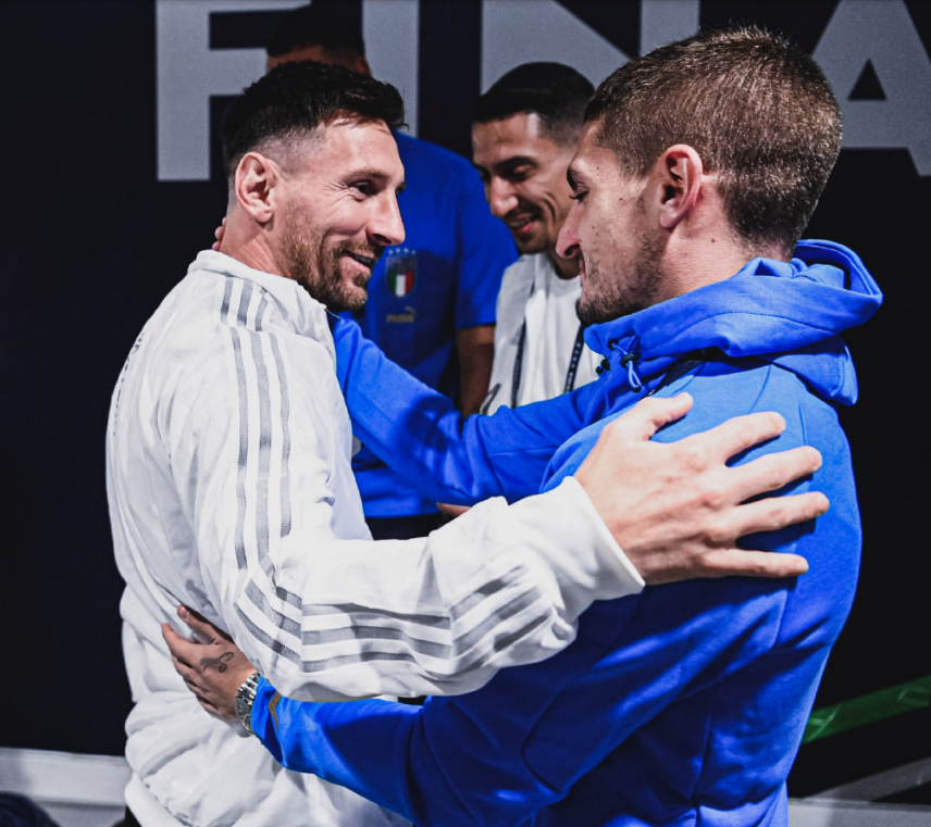 古德温抢球引争议，丁伟场边怒斥（古德温抢断引风波，丁伟场边怒斥）