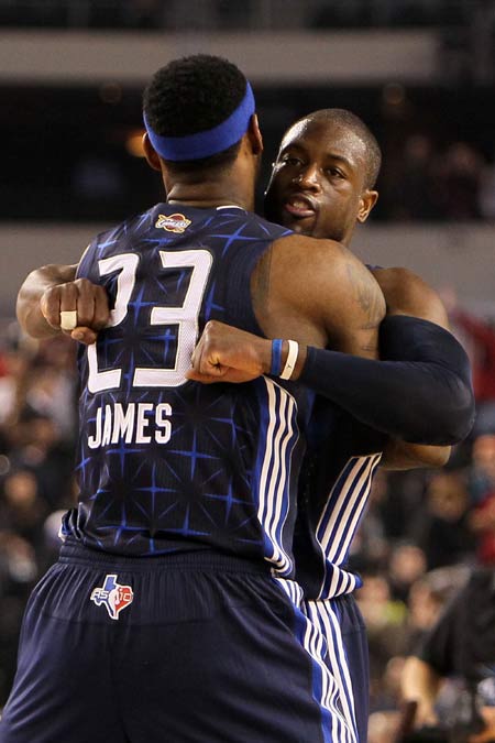 麦迪逊、范德芬4人出席中国香港行活动，指导中小学生踢球（麦迪逊携范德芬等四将亮相中国香港行，走进校园教中小学生踢球）