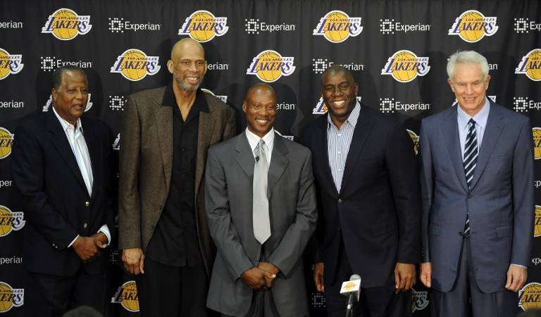 许利民：希望本赛季实现五上五下 这样能更好发挥球员主观能动性（许利民盼本季实行“五上五下”，更好激发球员主观能动性）