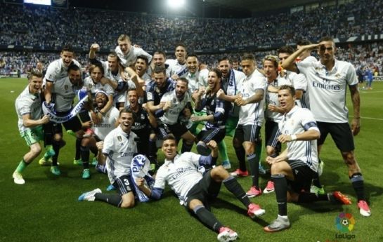 梅西2025年数据：54次出场造74球，随队首夺总冠军（梅西2025年：54次出场直接参与74球，随队首次加冕总冠军）