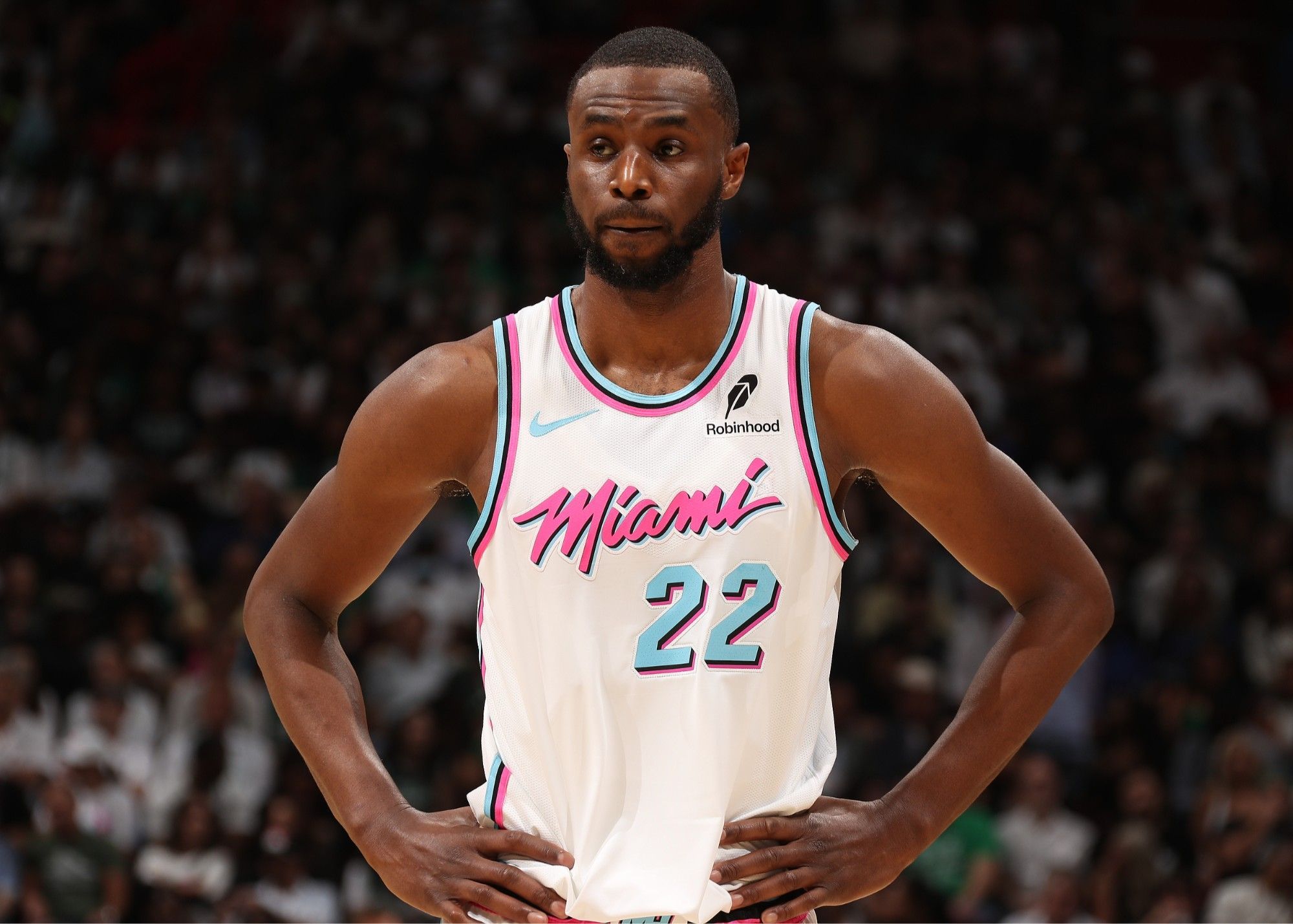 辽宁铁人祝贺重庆铜梁龙冲超：敢打敢拼，晋级中超实至名归（辽宁铁人向重庆铜梁龙致贺：敢打硬仗，晋级中超当之无愧）