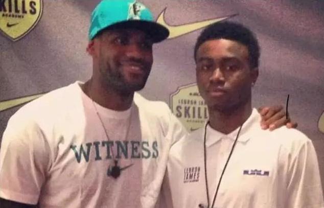 足球报：卢卡斯接近留在浙江队，俱乐部有可能签下朴镇燮（足球报：卢卡斯有望留在浙江队，俱乐部或将签下朴镇燮）