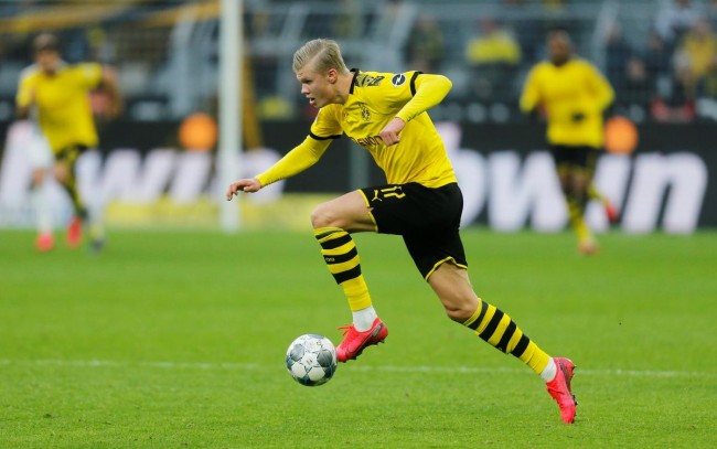 邮报：新主场用地估值存在分歧，曼联可能先买一部分土地开建（邮报：新球场用地估值有分歧，曼联或先购部分地块动工）