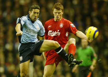 文班为50名马刺死忠球迷支付机票门票，现场观战NBA杯决赛（文班包办机票与球票 邀50名马刺铁粉现场见证NBA杯决赛）