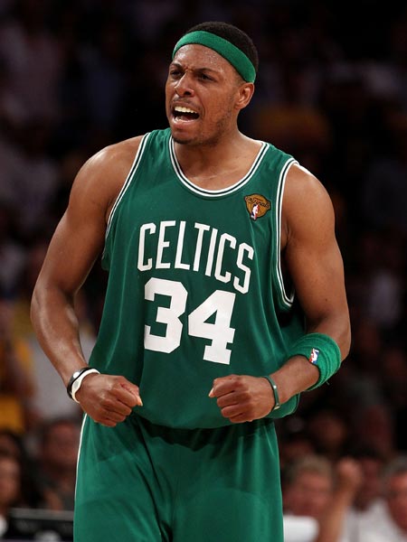 波兰媒体：莱万妻子经常分享跳交际舞的视频，引发了夫妻争吵（波媒称莱万妻子频晒交际舞视频，夫妻为此发生争执）