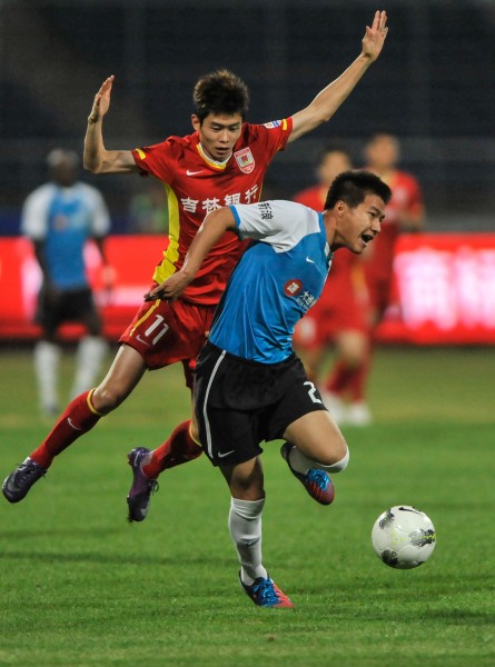 四川开场三分钟未得分，比赛开局略显沉闷（四川队前三分钟零得分，开场气氛略显乏味）