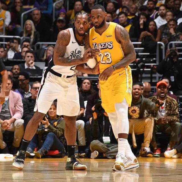 跟队：邓弗里斯脚踝疼痛未消除，可能告别2025年剩余比赛（队记：邓弗里斯脚踝伤势未愈，恐无缘2025年剩余赛程）