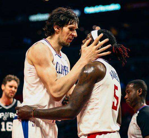 埃默松：我并不怀念在米兰的日子；那儿的人聊我比聊C罗还多（埃默松称不怀念米兰经历：当地讨论我的热度胜过C罗）