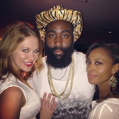 17岁天才卡尔展现极强潜力，德甲首秀表现亮眼，凭借出色技术和风格成为焦点。（17岁新星卡尔德甲处子秀惊艳，凭精湛脚法与独特风格抢尽风头）