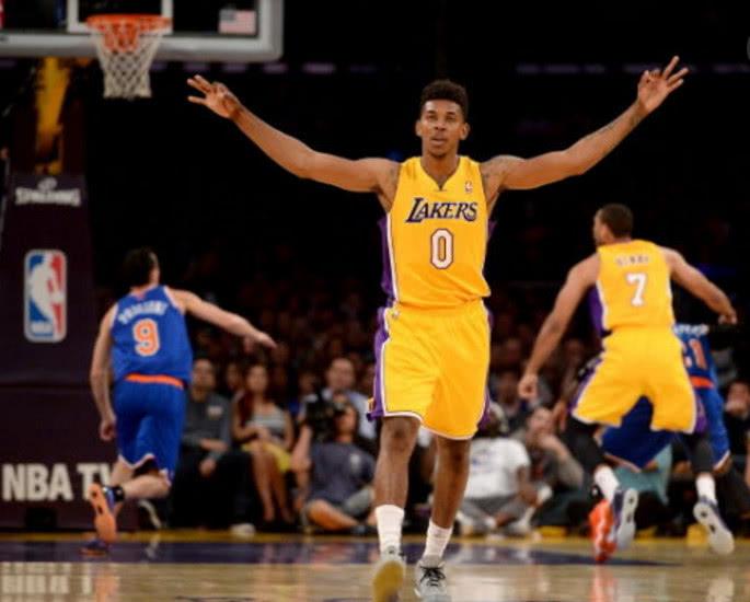 美记：字母哥和库里联手勇士也难翻身，前者也只想去能争冠地方（美媒：就算字母哥与库里联手，勇士仍难翻盘；字母哥只考虑能争冠的球队）