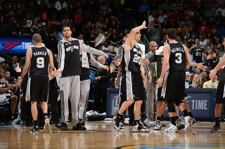 总是关键时刻疲软！卢：有时候少丢一个前场板 我们就能咬住比赛（关键时段总掉链子？卢：少丢一个前场篮板就能咬住比分）