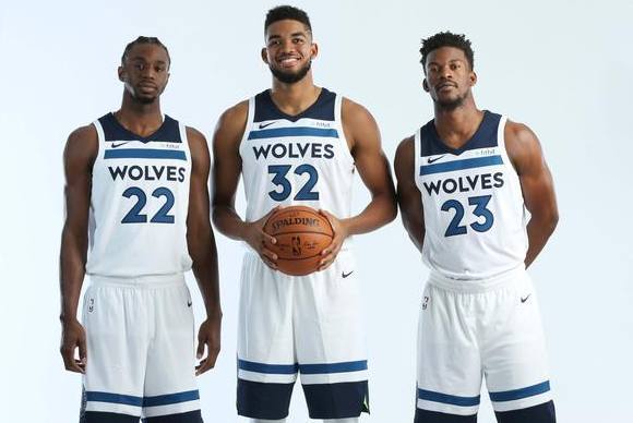 詹卢卡-曼奇尼：现在才11月，谈罗马争冠为时过早（詹卢卡-曼奇尼：才到11月，现在谈罗马夺冠仍为时尚早）