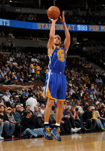 字母哥内线统治 雄鹿延续连胜（阿德托昆博制霸禁区 雄鹿再添连胜）