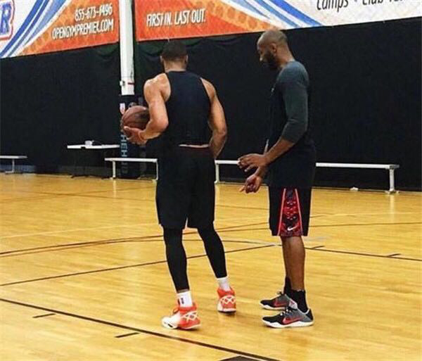 掘金约基奇三双末节爆发（掘金核心约基奇砍三双 末节火力全开）