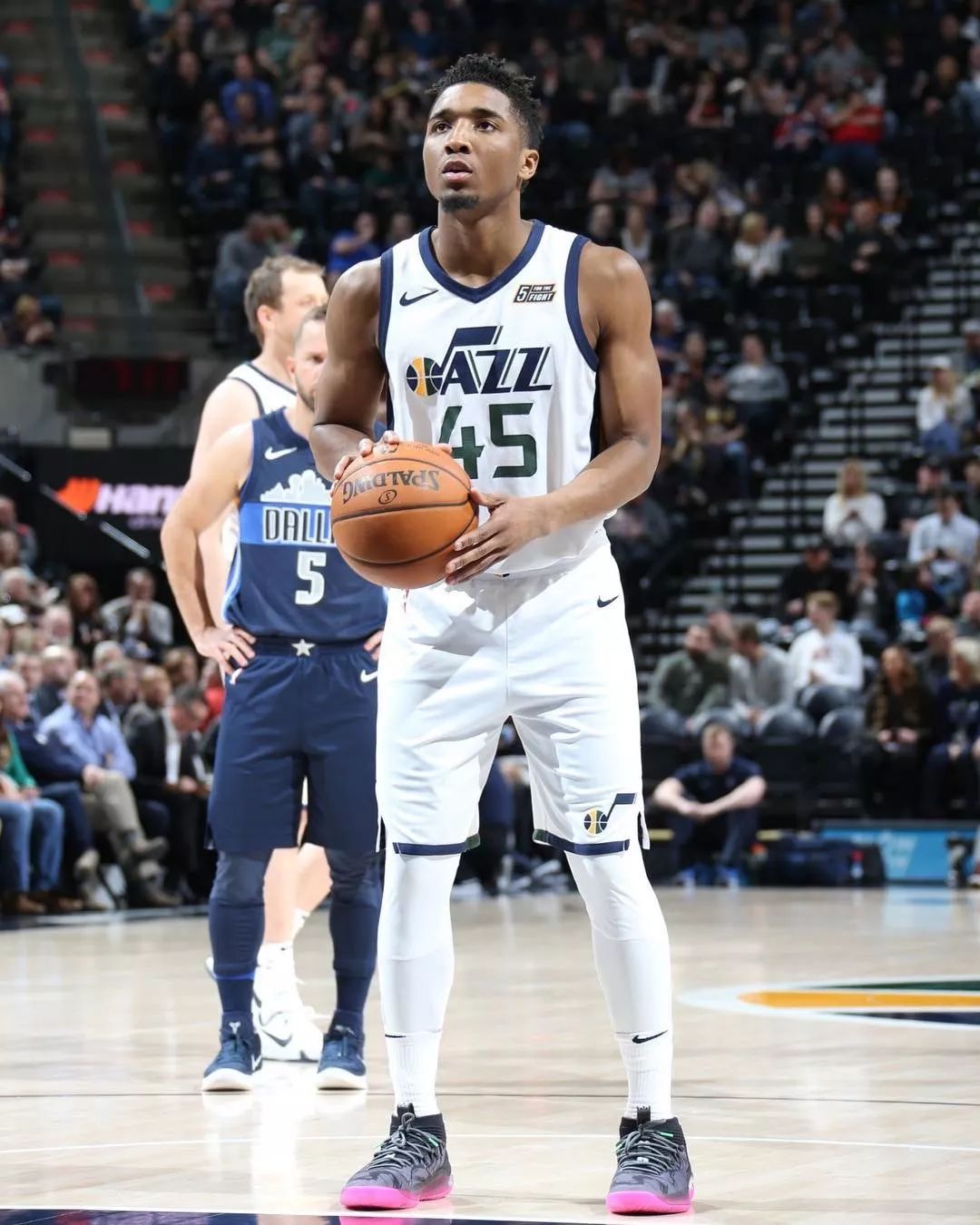 FIFA年度最佳候选身价排行：亚马尔2亿欧居首，姆巴佩第二（FIFA年度最佳候选人身价榜：亚马尔以2亿欧领跑，姆巴佩位居次席）