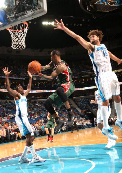 半场-王耀鹏头球建功梁诺恒造险 亚泰暂1-0浙江队.